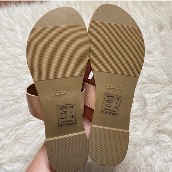 Qupid Sarah Croc Pattern Slide Sandals Beige Gray Size 8 - Picture 15 of 16